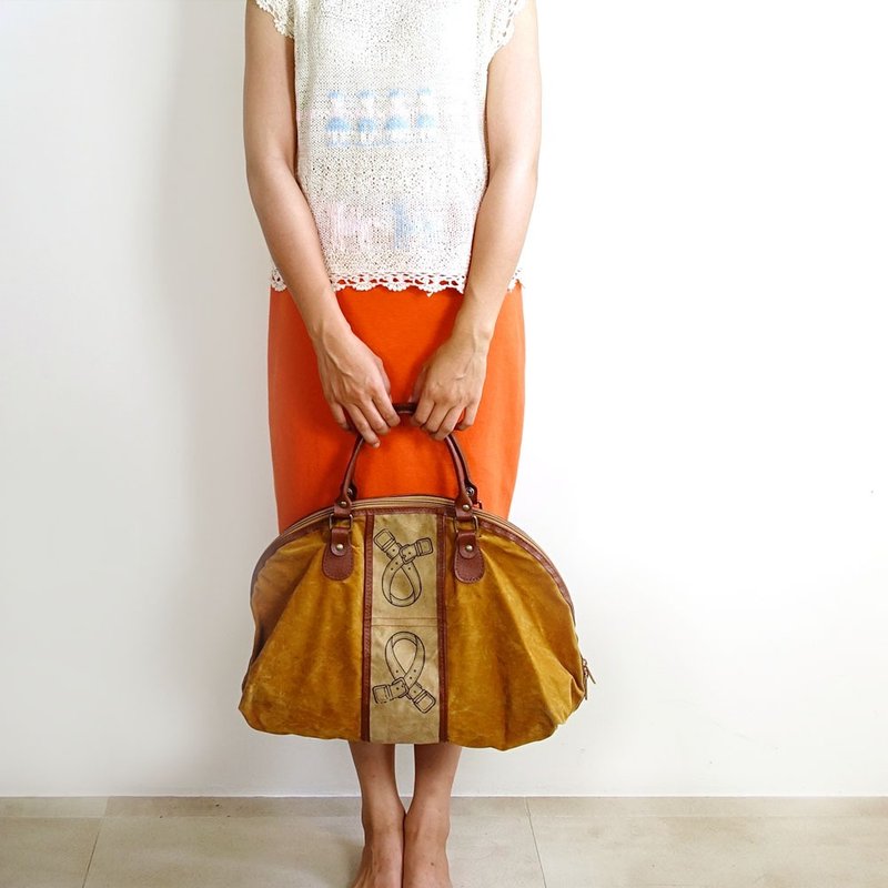 BajuTua /古着/ 土色半月型绒面手提袋 - 手提包/手提袋 - 其他材质 咖啡色