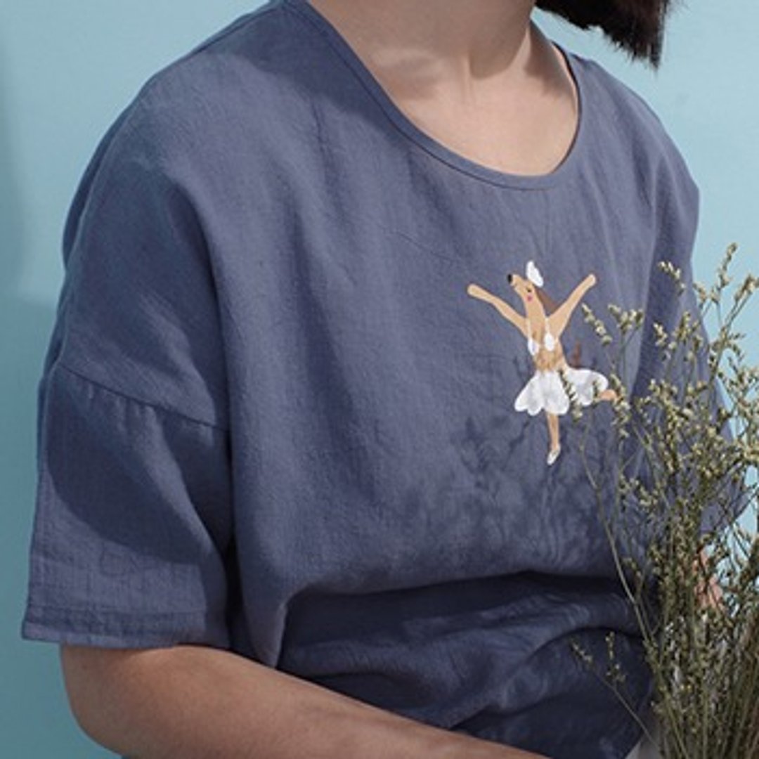 odd maker 「芭蕾」印花棉麻小清新卡通宽松短袖套头T恤女 - 女装上衣 - 棉 蓝色