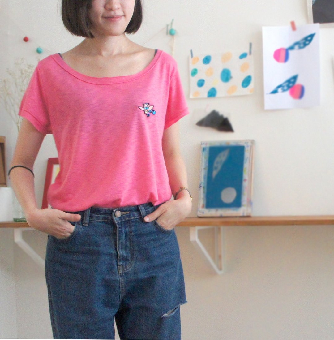 ✭hello my world 不修边宽领桃红刺绣t-shirt（图案可以任选：）） - 女装 T 恤 - 其他材质 红色
