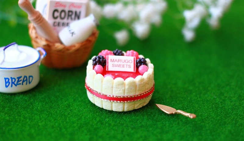 甜点饰品-夏洛特蛋糕 (含定制蛋糕牌) / 姐妹礼  / 婚礼小物 / 母亲节 / 毕业礼 / 生日 礼物 - 其他 - 其他材质 白色