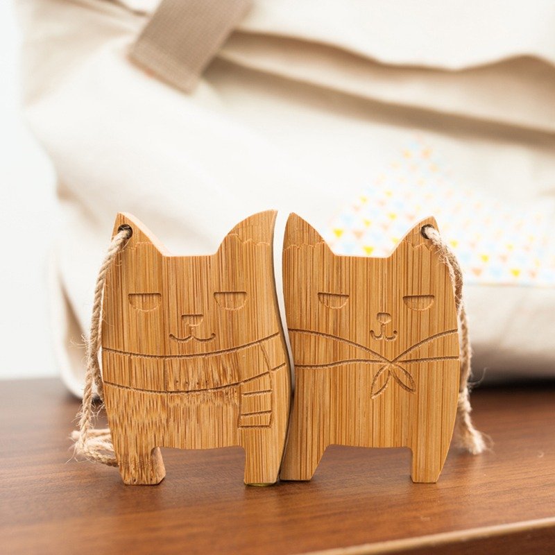 【猫猫旅行牌】情侣吊饰/旅行挂牌(含刻字) - 行李吊牌 - 竹 咖啡色