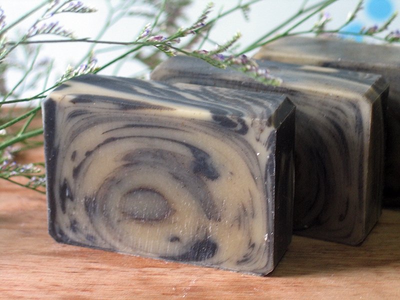 草本青热 洁面皂 - 香薰/精油/线香 - 植物．花 黑色