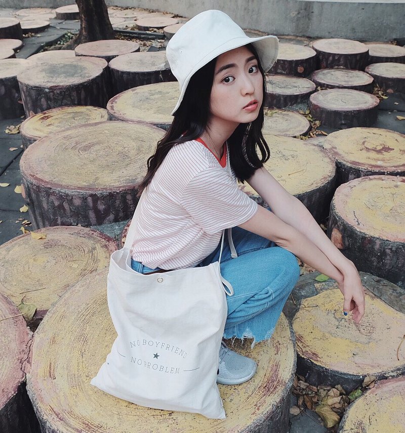 帆布包 没男友没问题 原创设计 - 手提 肩背 可调长度 - 侧背包/斜挎包 - 棉．麻 白色