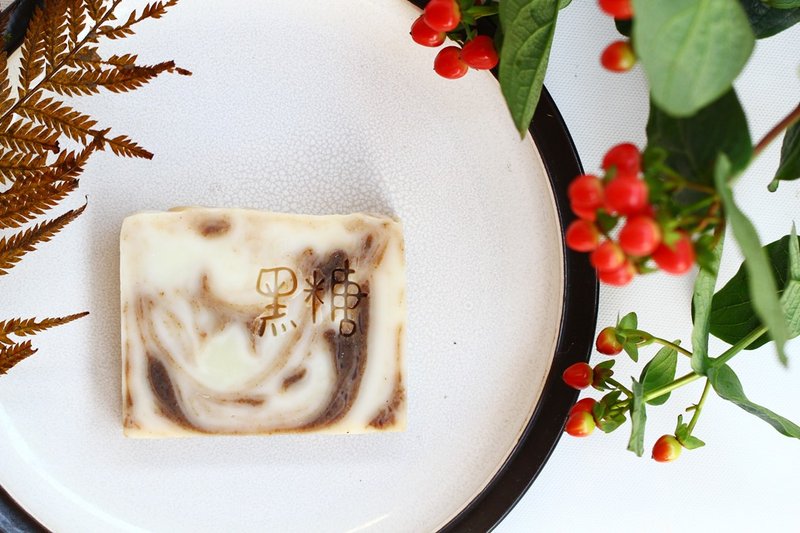 黑糖苦橙手工皂 - 脸部清洁/卸妆用品 - 植物．花 紫色