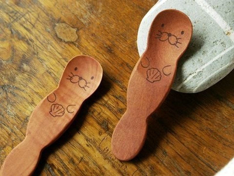 日本厂商藤芸出品 可爱动物园 天然木制点心匙   海獭   (单支) - 餐刀/叉/匙组合 - 木头 咖啡色