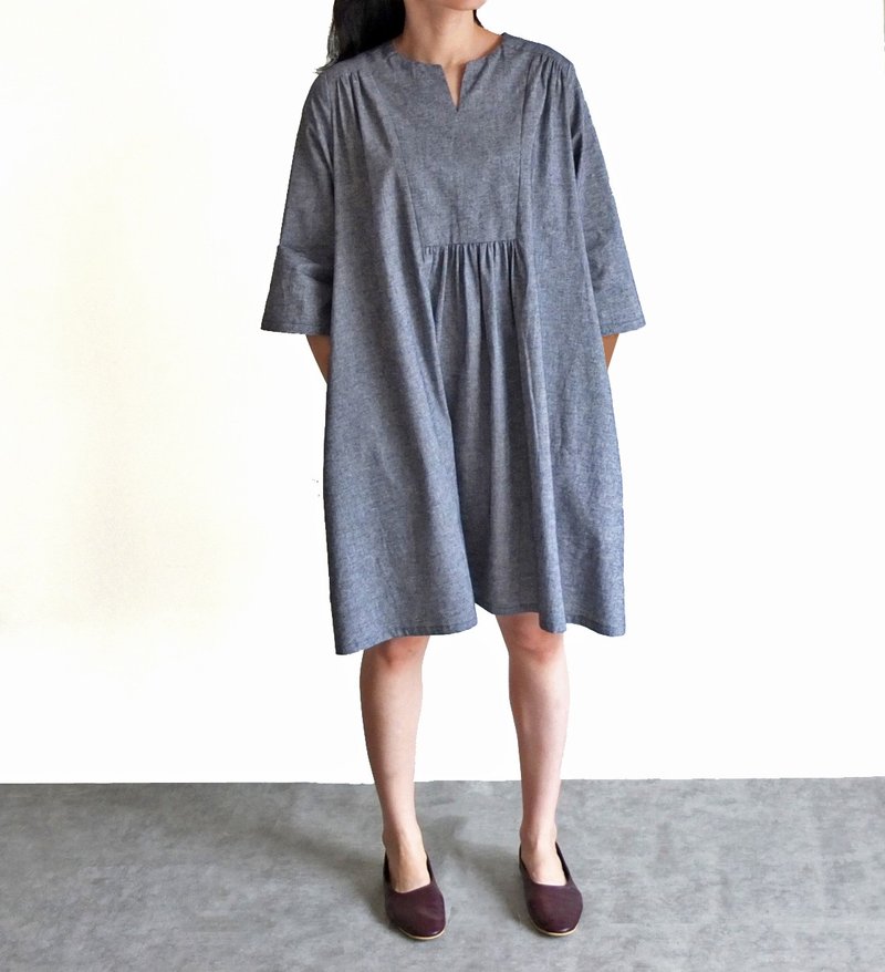 丹宁色系列V领娃娃式洋装(孕妇也可穿) - 洋装/连衣裙 - 其他材质 