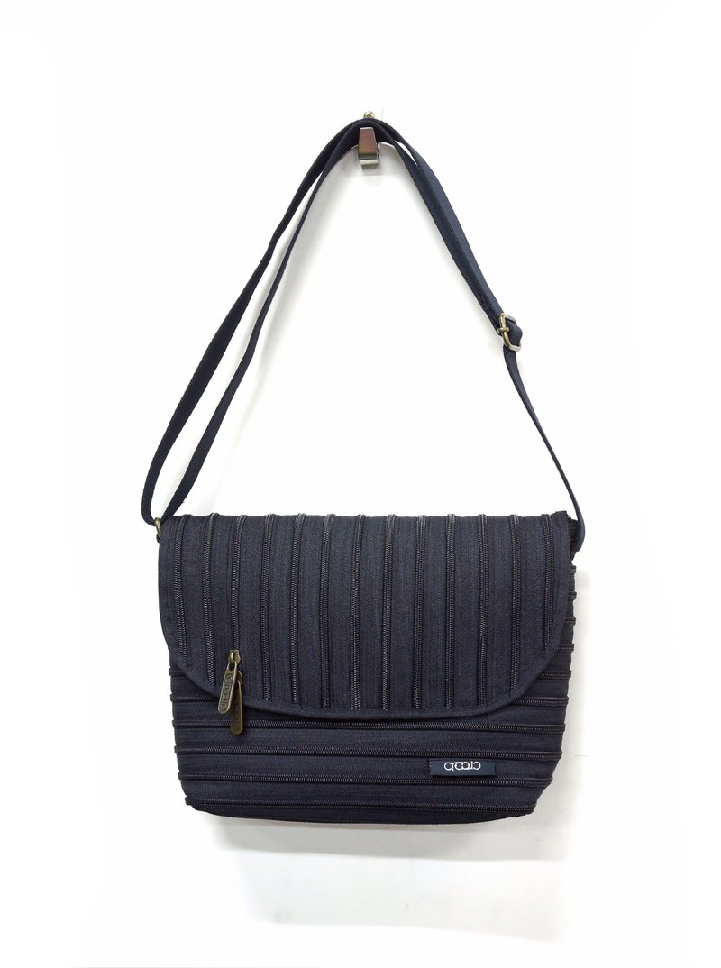 【黑】邮差包 - 侧背包/斜挎包 - 其他材质 黑色