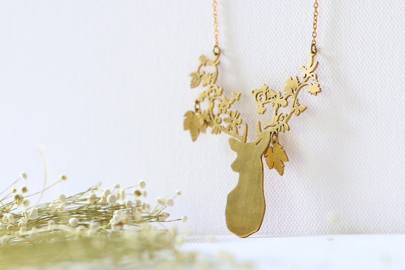 Wooden stencil deer  necklace by linen. - 项链 - 其他金属 