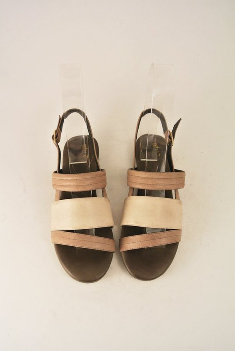 当这座城市沉浸在华而不实的思维里，带一颗苹果到公园野餐。平口凉(棕) - 女款休闲鞋 - 真皮 