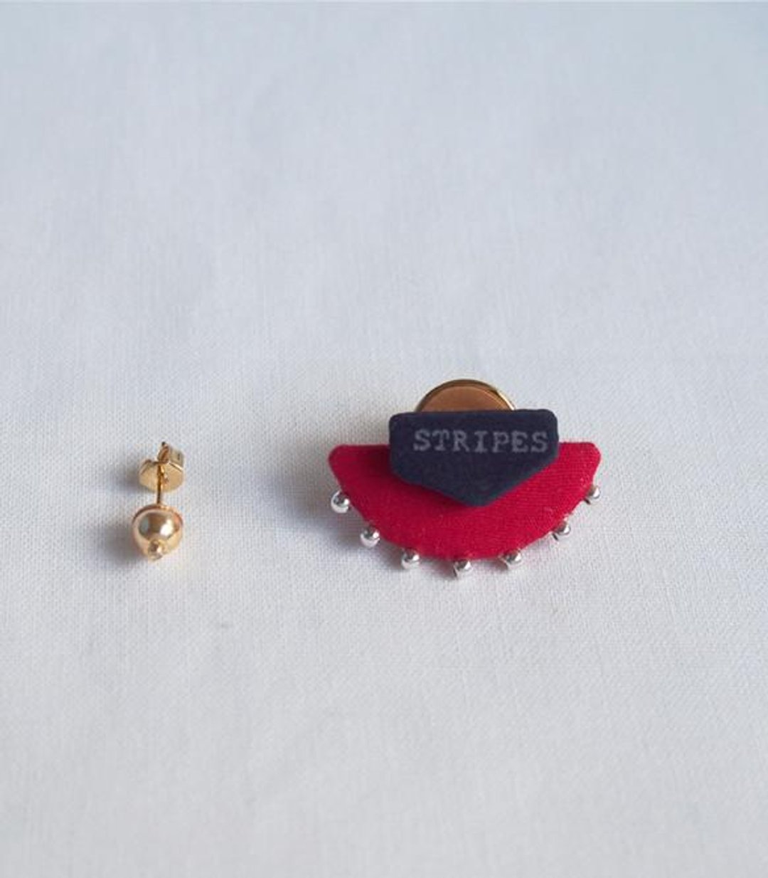 飞宇宙耳环（耳针式・夹式）/ 红色 x 深蓝色 ( BEAD )【 接单定制 】 - 耳环/耳夹 - 其他材质 红色