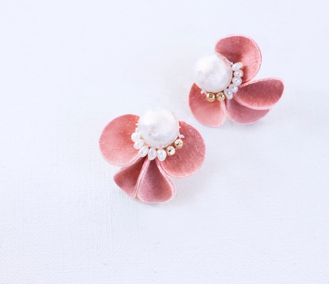 Flower Clip-On fiore baby - 耳环/耳夹 - 真皮 粉红色