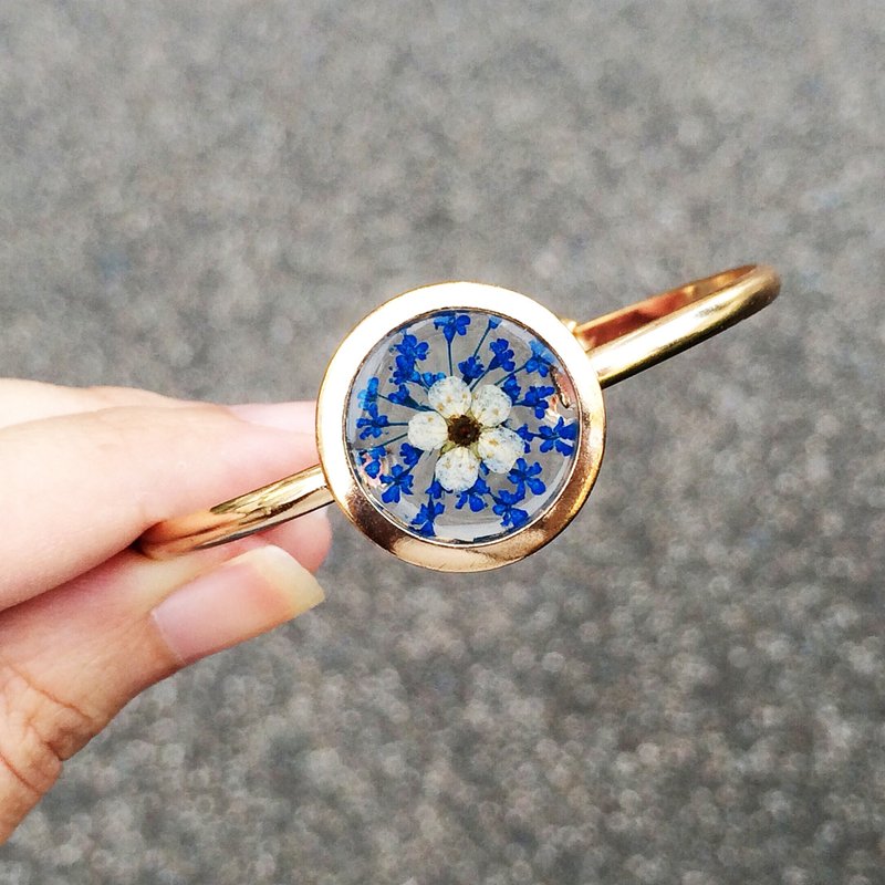 Golden Frame Bangle (透明押花手镯) - 手链/手环 - 其他金属 蓝色