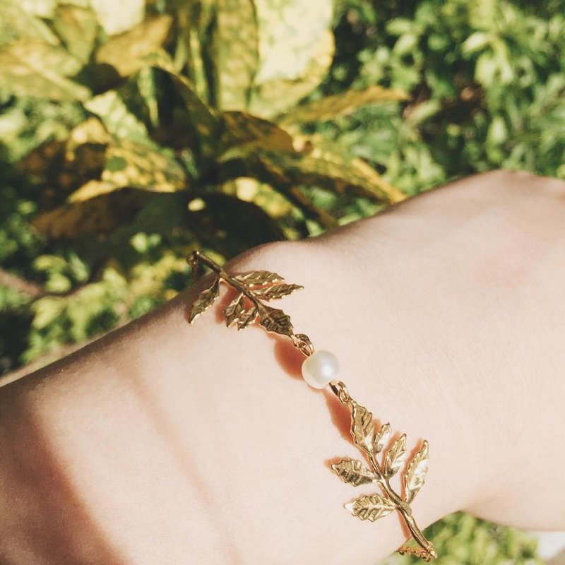 ʟᴀᴜᴅɪs ʜᴇᴀʀᴛ-荣耀之心月桂叶珍珠手链-金色 - 手链/手环 - 其他金属 