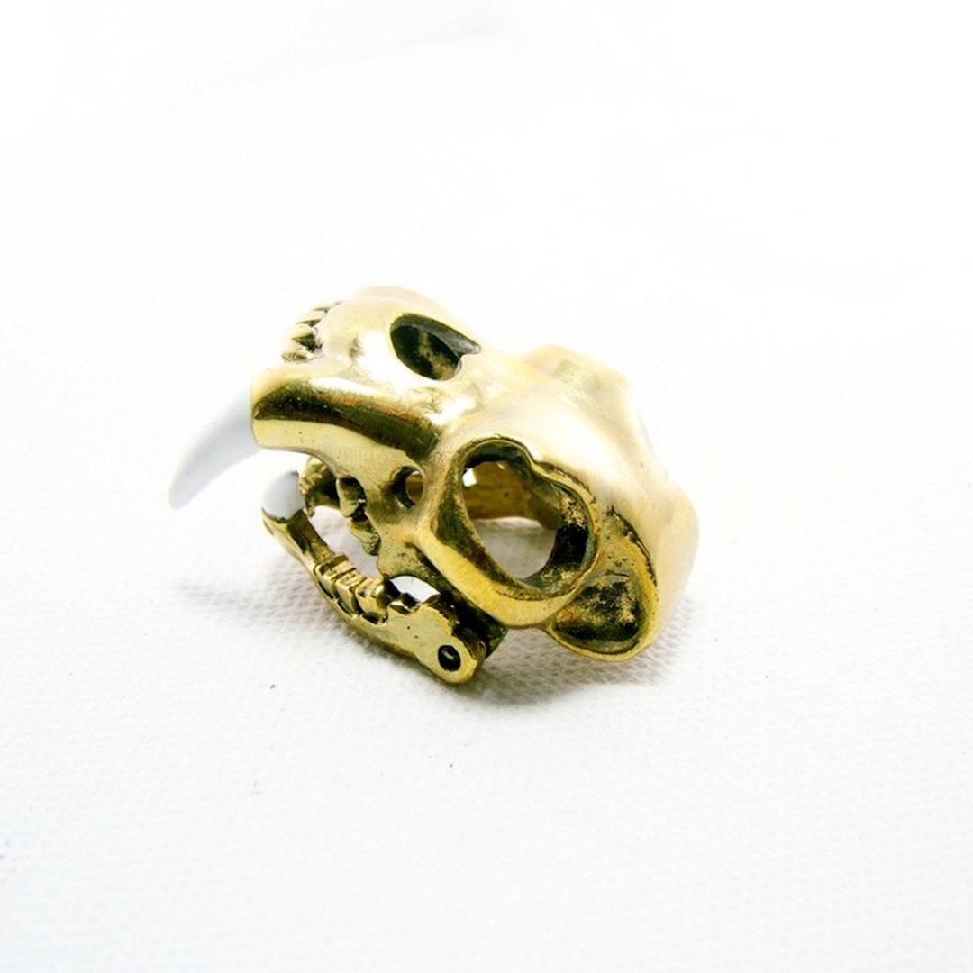 Saber tooth ring in brass with white enamel color ,Rocker jewelry ,Skull jewelry,Biker jewelry - 戒指 - 其他金属 