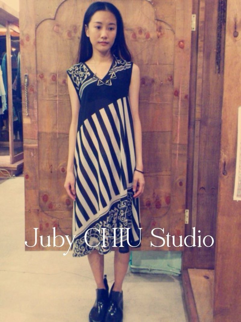 黑白雕花无袖洋装 - 洋装/连衣裙 - 其他材质 黑色