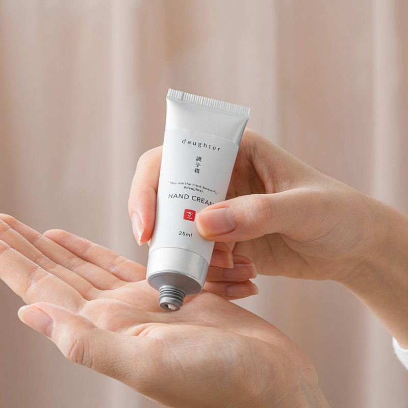 樱花香水护手霜 - 手足保养 - 其他材质 红色
