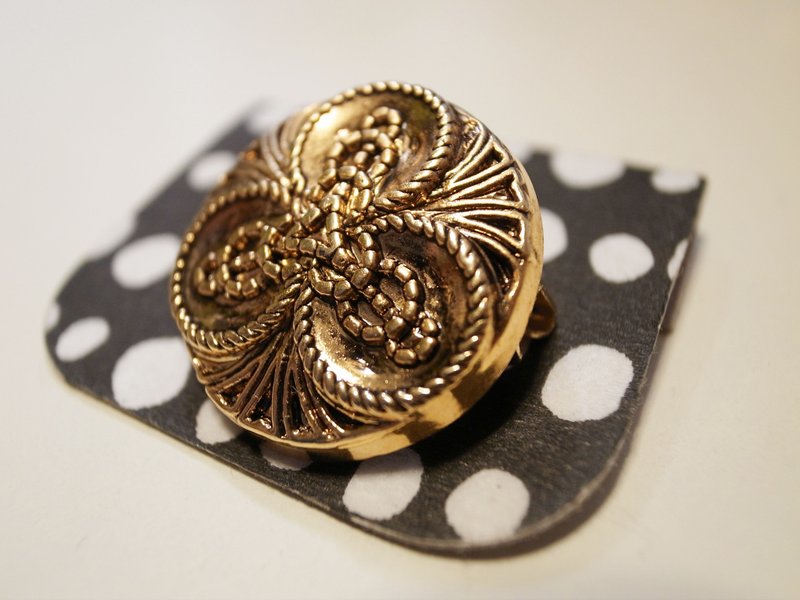 英伦复古绳索胸针 - 胸针 - 塑料 金色