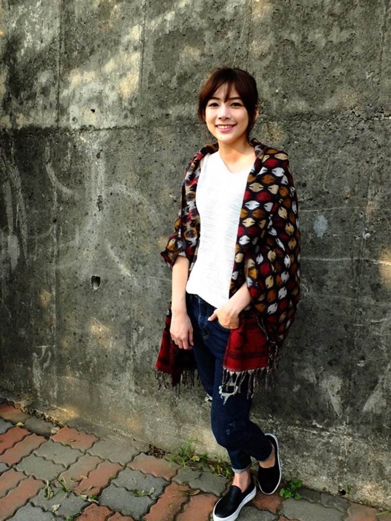 手编披肩围巾 方块图腾 红黑 - 丝巾 - 其他人造纤维 黑色