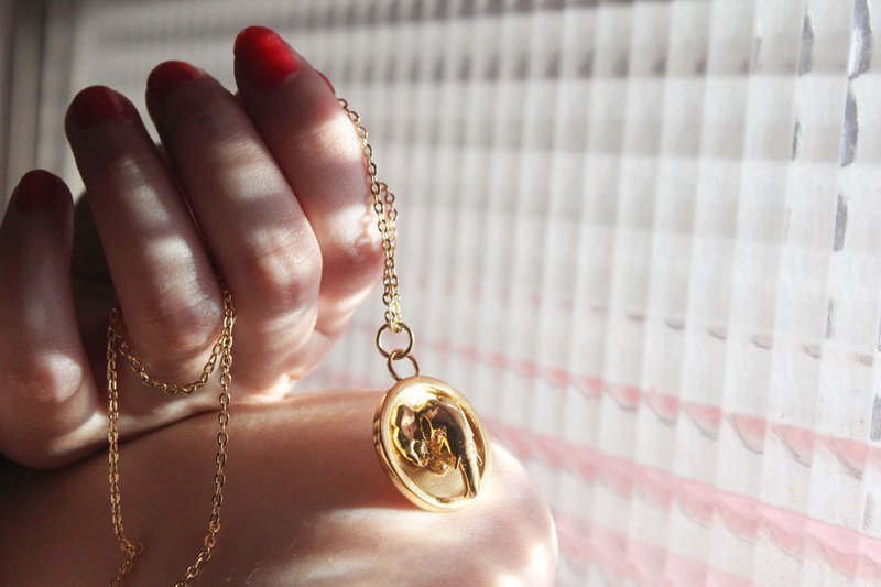 Human Free系列~镀18K金三角嘴大象圆牌项炼 - 项链 - 其他金属 金色