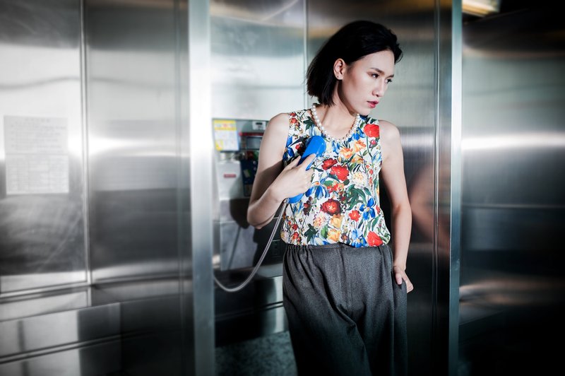 Audrey 荷叶丝质印花上衣 - 女装上衣 - 丝．绢 多色