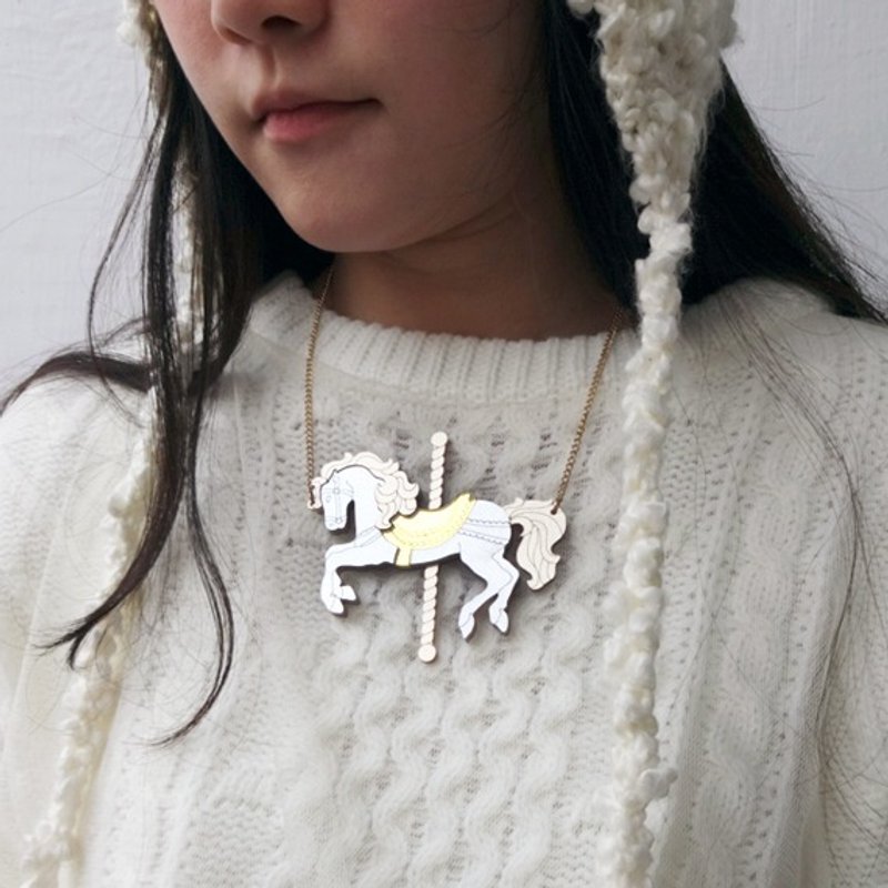 回转木马项链 - 颈链 - 塑料 金色