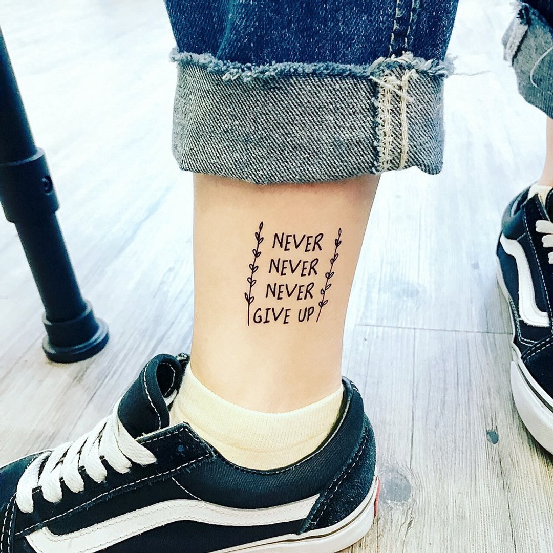 Surprise Tattoos / Never give up 刺青 纹身贴纸 - 纹身贴 - 纸 黑色