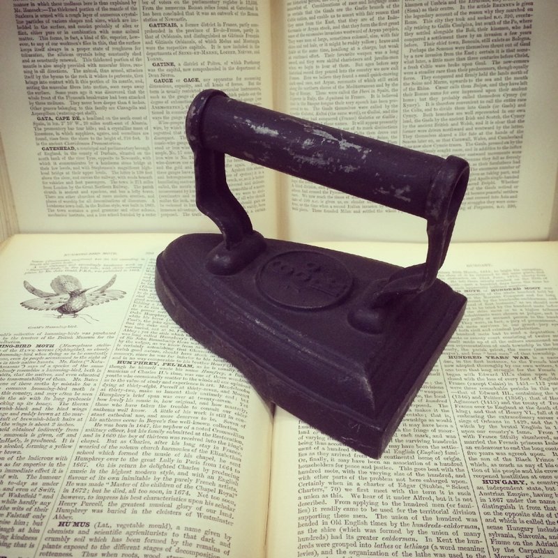 英國鑄鐵熨斗 1930年代 全金屬，可當書擋或門擋 - 其他 - 其他金属 黑色