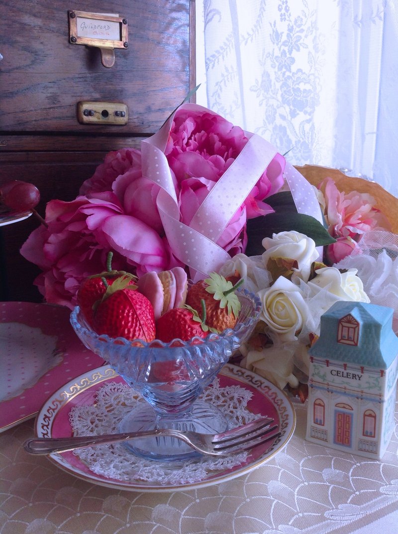 ♥~安妮疯古物~♥ 古董餐具英国手工老玻璃雕花酱料碗,点心碗,冰淇凌碗~ 下午茶, 野餐的最佳良伴 - 碗 - 玻璃 蓝色