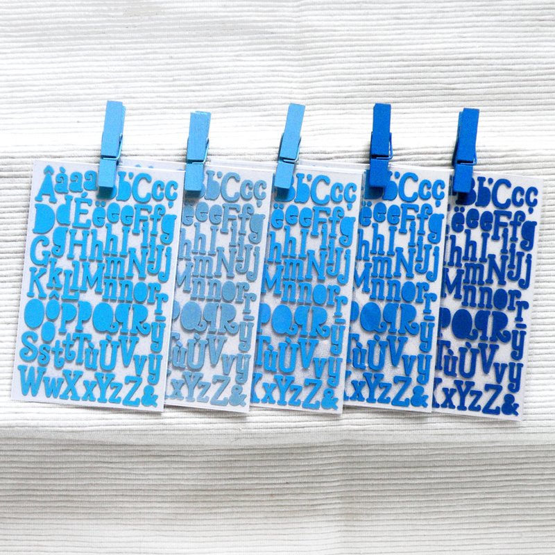 英文字母贴纸 2张组 - 贴纸 - 防水材质 多色