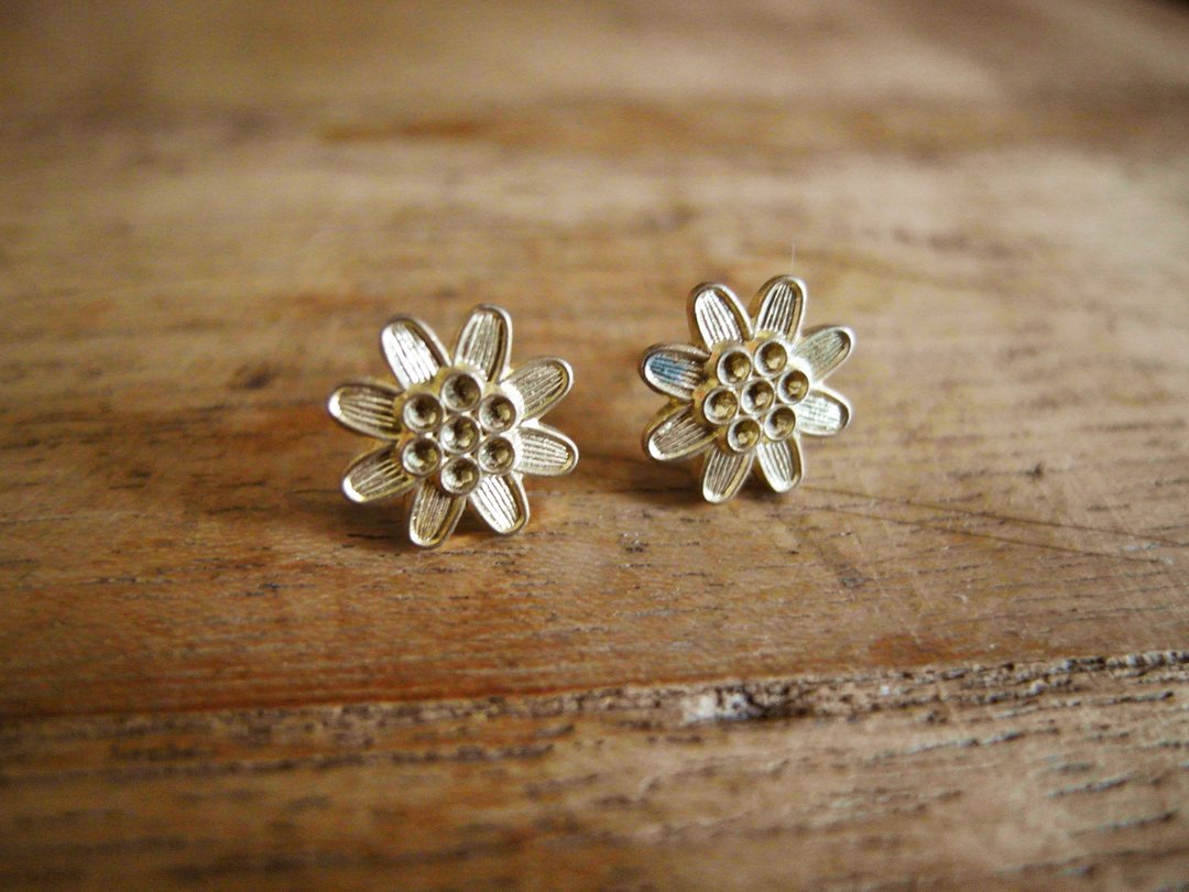 复时品【早期手工针式耳环：黄铜小花】 - 耳环/耳夹 - 其他金属 金色