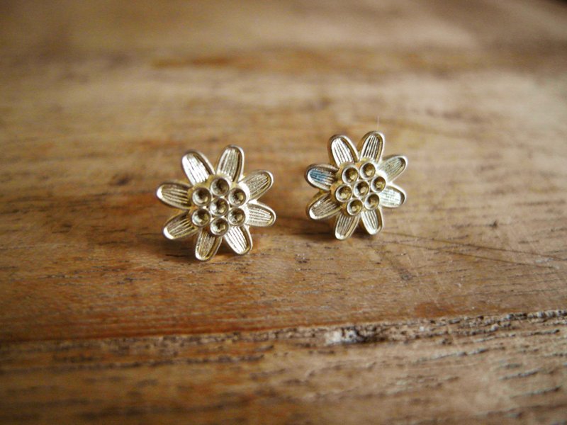 复时品【早期手工针式耳环：黄铜小花】 - 耳环/耳夹 - 其他金属 金色