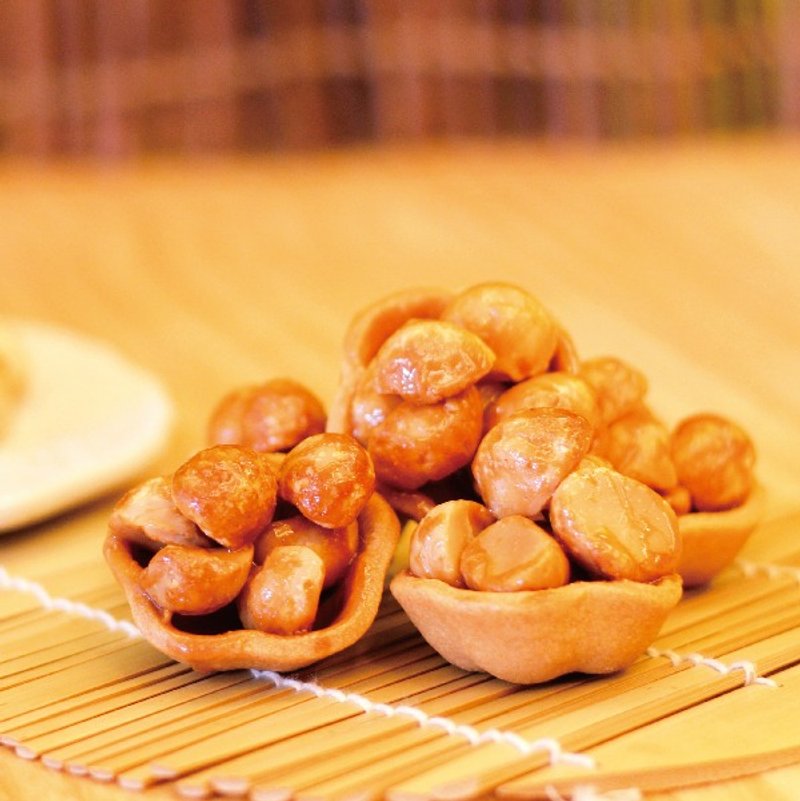 小花夏威夷豆塔 礼盒  8盒包邮 12入盒装 夏威夷豆塔 费工捏制的小花状塔壳 上面洒满了夏威夷豆淋上蜂蜜焦糖 香气十足美未满分 - 手工饼干 - 新鲜食材 咖啡色