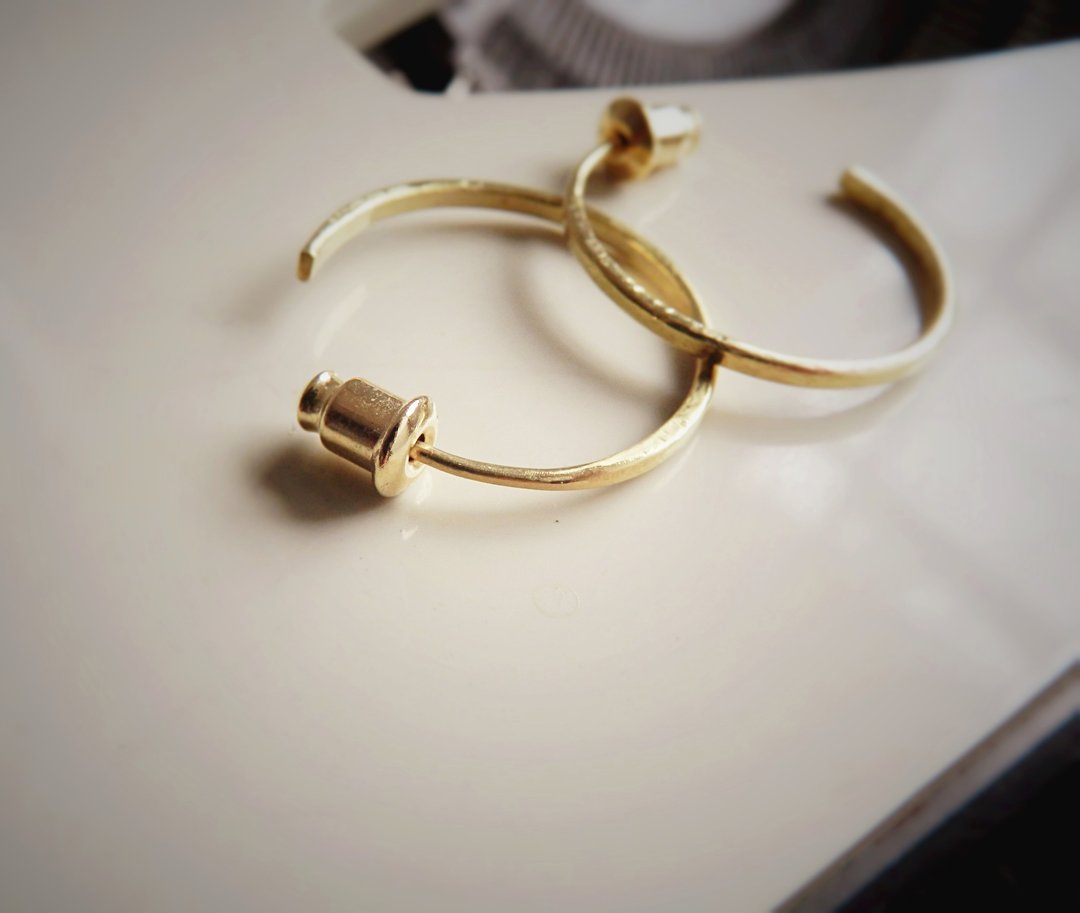 the st.  // 手打 C 型铜耳环 //  锻敲质感 - 耳环/耳夹 - 其他金属 金色