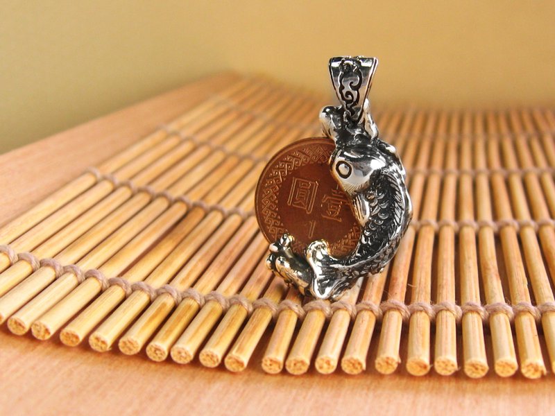 银元钱夹 有余 鱼银元 台湾纪念品 纯银坠子(不含链) - 项链 - 纯银 银色
