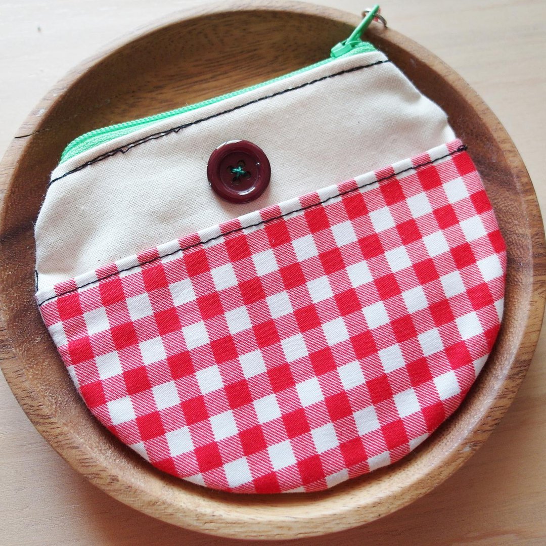 Cha mimi。圆形缺一角钱包 Round purse!-复古法式x红格子 - 零钱包 - 其他材质 红色