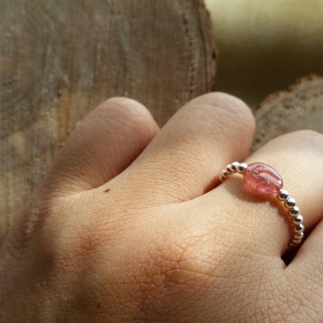 Please provide size when order- 925 silver ring with tourmarine红色碧茜   925纯银小圆珠戒指 - 戒指 - 宝石 红色