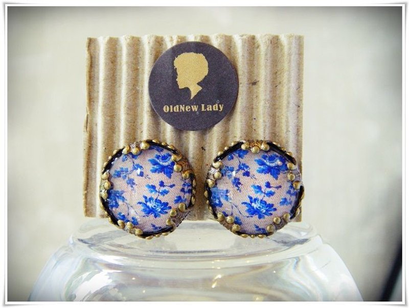 OldNew Lady-古铜色1.5cm圆形耳夹。复古印花布【麻布底色蓝碎花】新款! - 耳环/耳夹 - 其他金属 蓝色