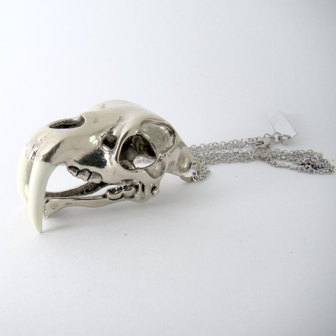 Saber tooth pendant in white bronze and oxidized antique color ,Rocker jewelry ,Skull jewelry,Biker jewelry - 项链 - 其他金属 