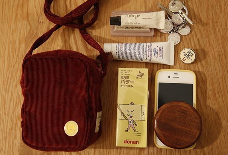 ʙ∀ɡ 复古手感温暖灯芯绒侧背包 - 其他 - 其他材质 红色