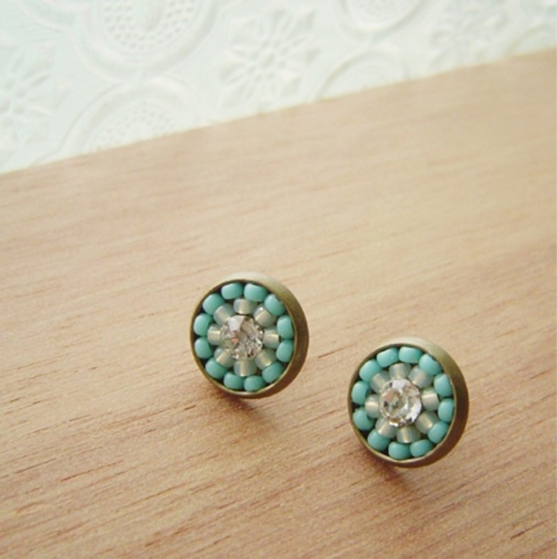 :: 小花砖 :: 马卡龙(蓝绿)。贴耳耳环。土耳其蓝绿。水钻。拼贴。渐层 - 耳环/耳夹 - 其他金属 绿色