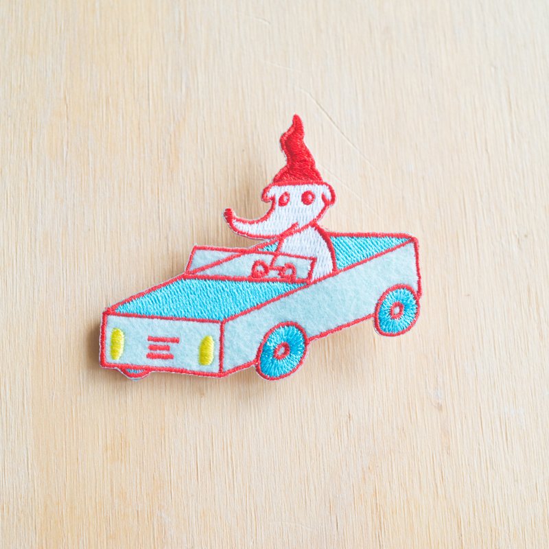 飙车阿狗 / 绣绣胸章 - 胸针 - 其他材质 白色