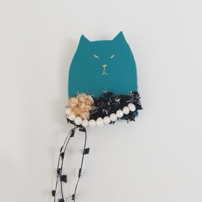 Lady Cat Brooch 002 [Made to Order] - 胸针 - 其他金属 绿色