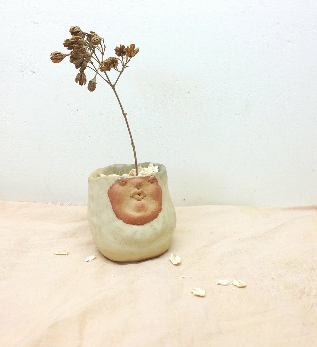 [手捏陶]一点点的正直 - 花瓶/陶器 - 其他材质 白色