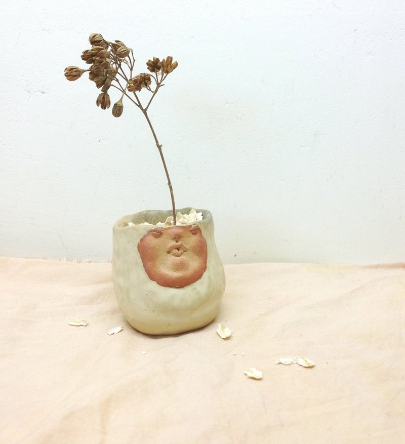 [手捏陶]一点点的正直 - 花瓶/陶器 - 其他材质 白色