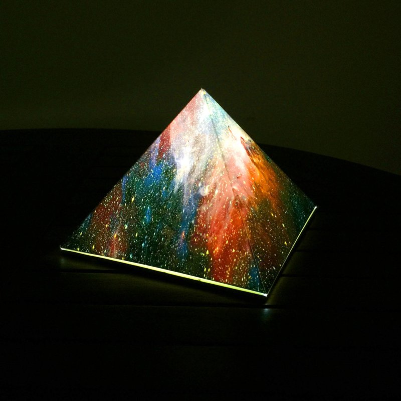 银河金字塔情境灯 - 摆饰 - 木头 黑色