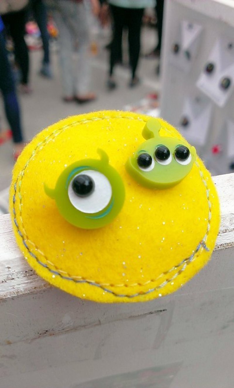 大眼怪&三眼怪/嫩绿特别色/抗过敏钢针/无洞少女可改夹式/ - 耳环/耳夹 - 塑料 绿色