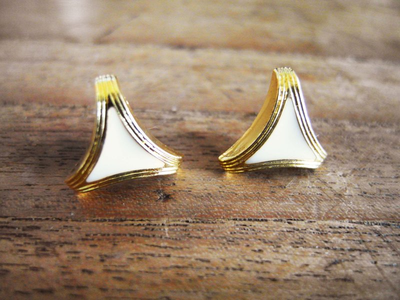 复时品【早期手工针式耳环：三角地带】 - 耳环/耳夹 - 其他材质 白色