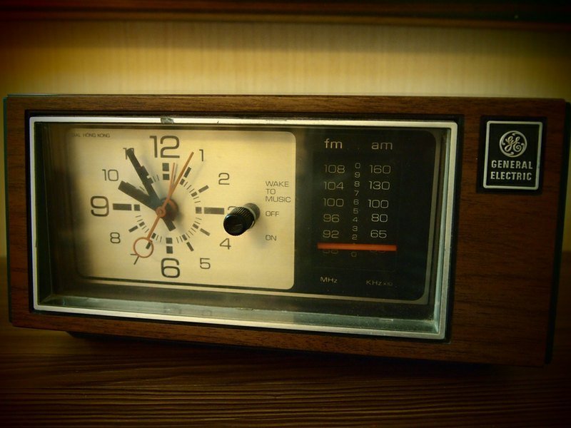 Pickers ( Antique, Design ) 美国奇异ＧＥ牌古董时钟收音机 老件收藏 - 其他 - 木头 咖啡色