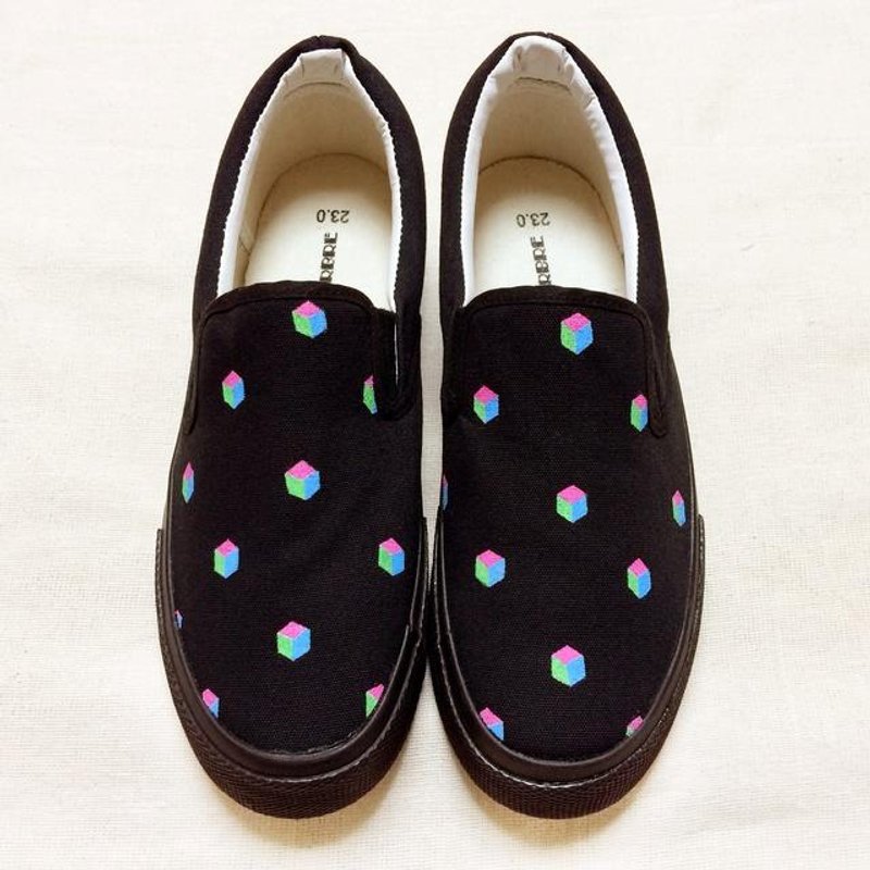 CUBE slippon (black) hand painted hand drawn sneaker Lashiko LACICO order made made to order - 女款休闲鞋 - 其他材质 黑色