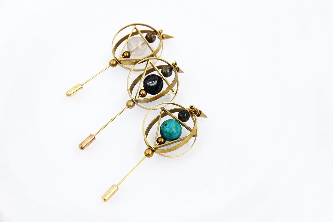 类地行星铆钉别针 Planet with Spike Lapel Pin - 胸针 - 其他金属 